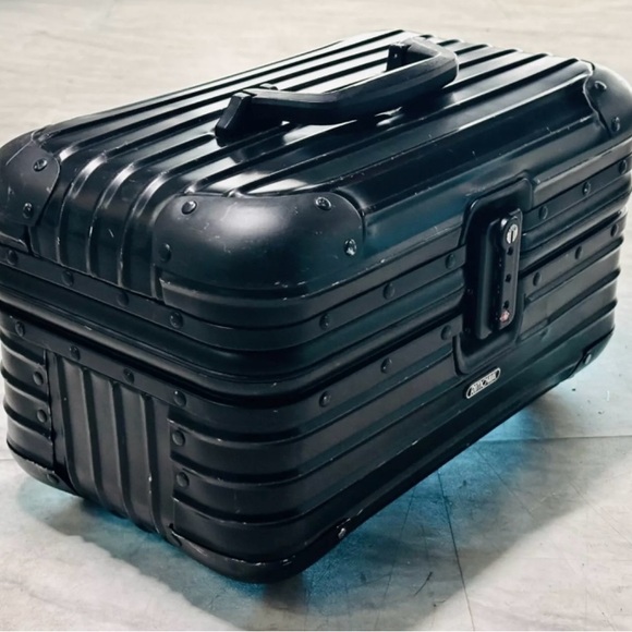 RIMOWA STEALTH ALUMINUM BEAUTY CASE TOPAS BLACK - Picture 3 of 10